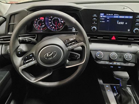 Used 2023 Hyundai Elantra SE image 22
