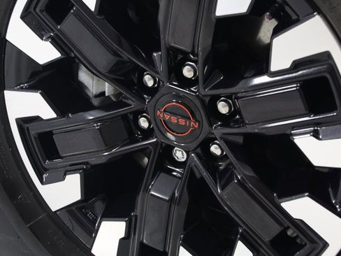 Used 2024 Nissan Frontier PRO-4X w/ Technology Package image 14