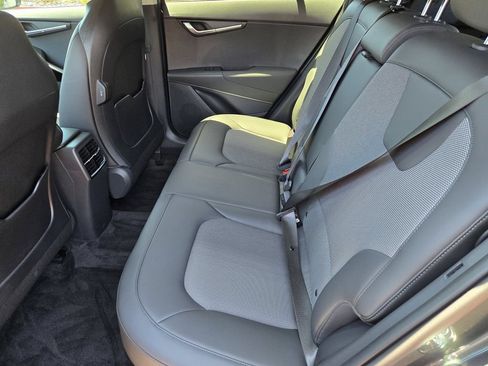 Used 2025 Kia Niro EX FWD image 11