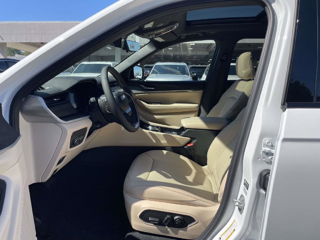 New 2027 Jeep Grand Cherokee Limited AWD/4WD image 26