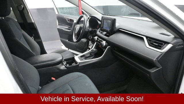 Used 2021 Toyota RAV4 LE AWD/4WD image 18