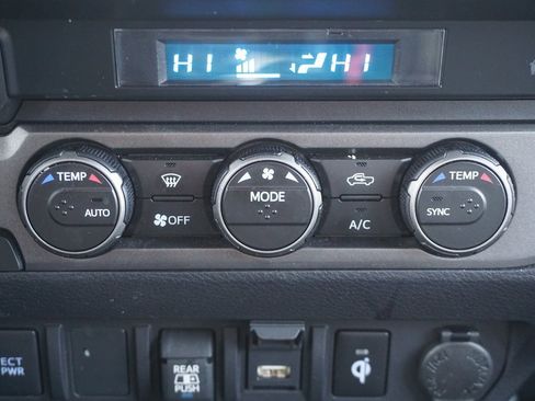 Used 2023 Toyota Tacoma TRD Sport image 11