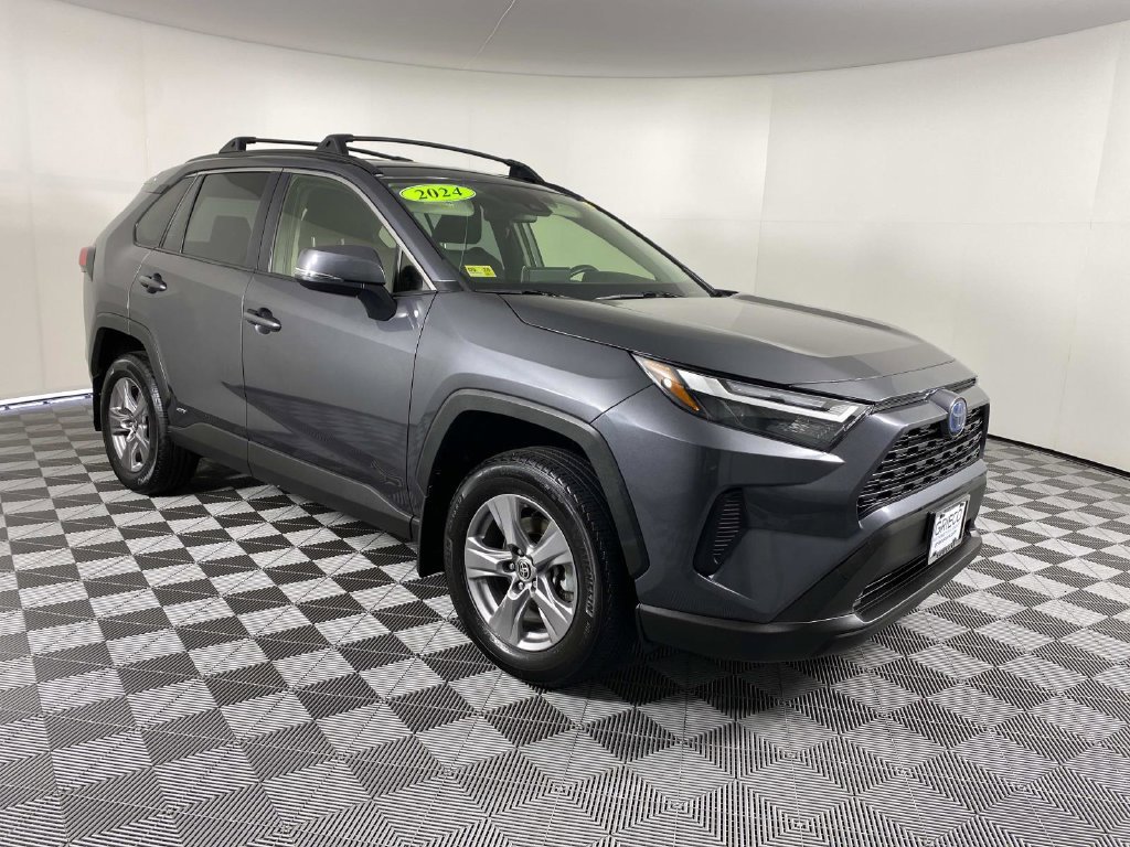 Used 2024 Toyota RAV4 XLE AWD/4WD image 1