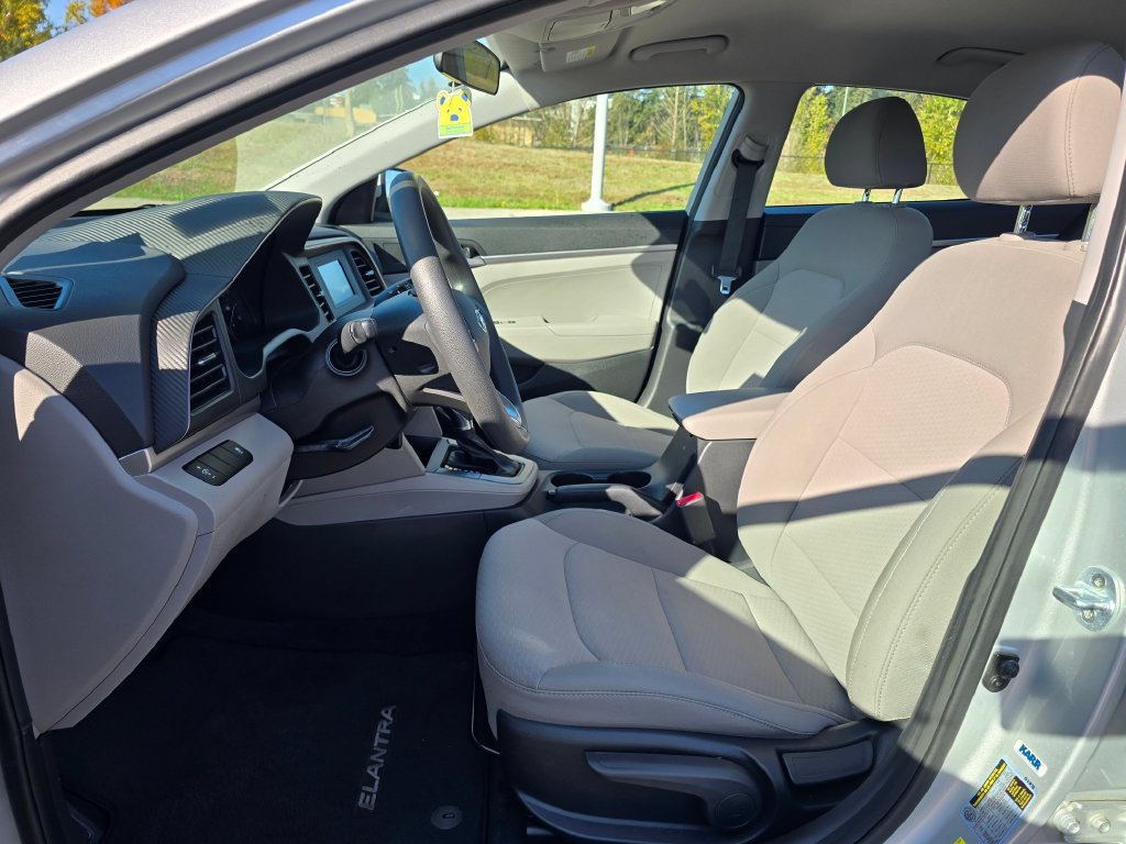Used 2019 Hyundai Elantra SE FWD image 10