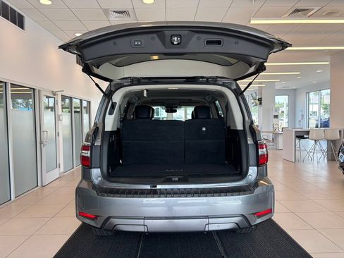 Used 2024 Nissan Armada SL w/ Captain's Chairs Package AWD/4WD image 9