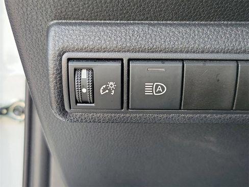 Used 2025 Toyota Corolla LE image 29