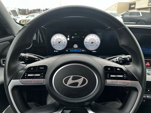 Certified 2024 Hyundai Elantra Limited image 19