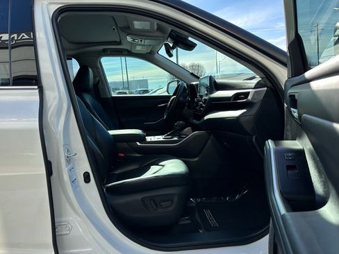Used 2021 Toyota Highlander XLE image 36
