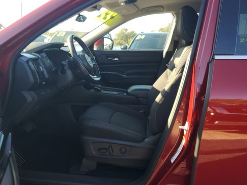 Certified 2022 Nissan Pathfinder SV image 19