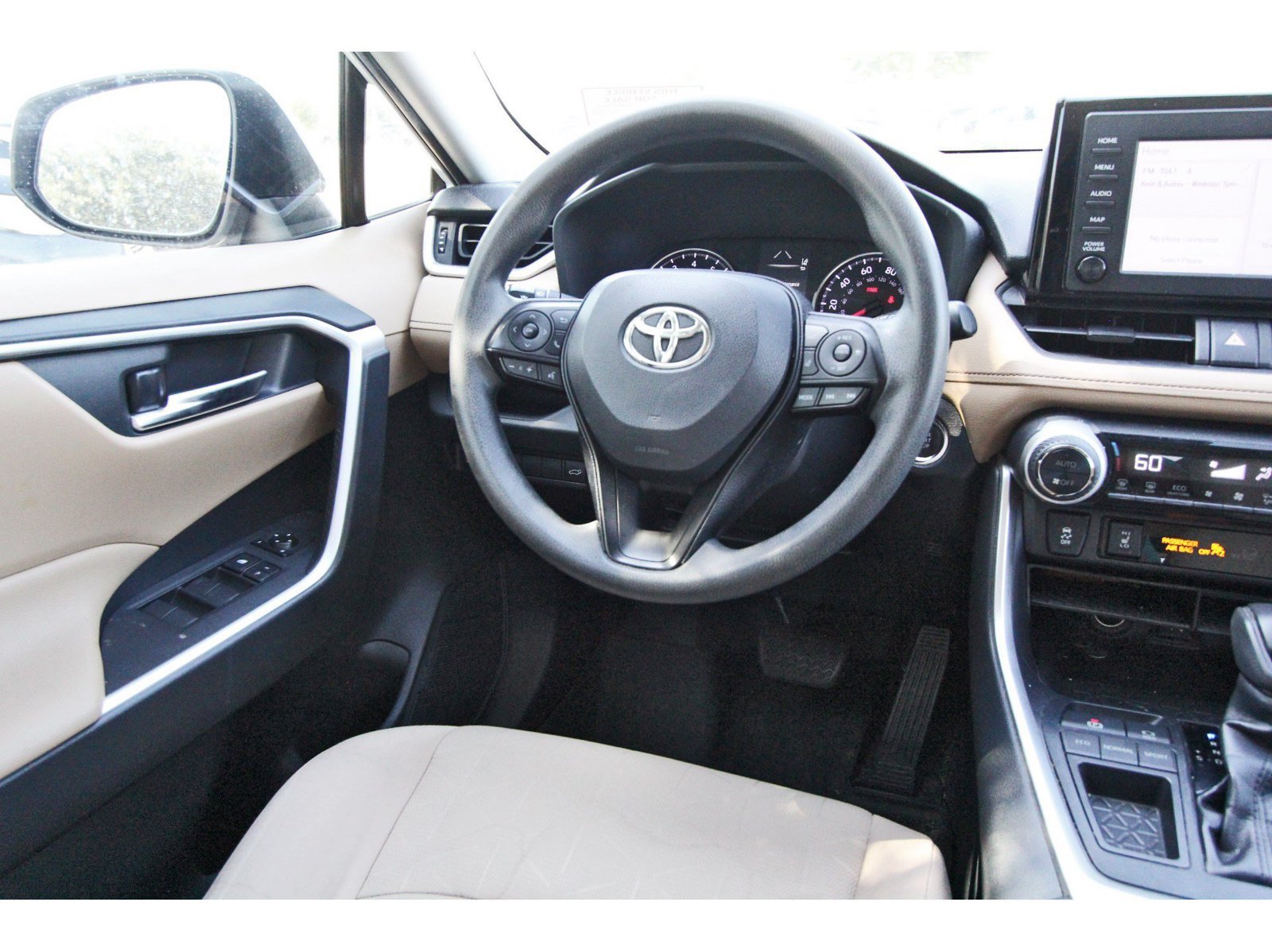 Used 2019 Toyota RAV4 XLE w/ Convenience Package FWD image 8