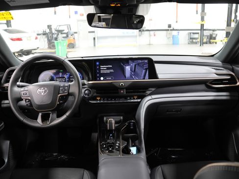 Used 2025 Toyota Crown XLE image 17