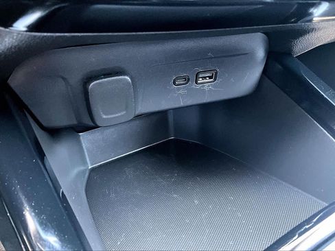 Used 2025 Chevrolet Trax LT FWD image 35
