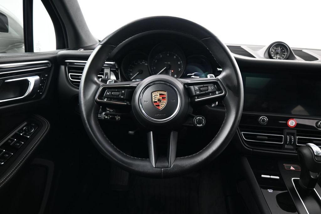 Certified 2024 Porsche Macan AWD/4WD image 13