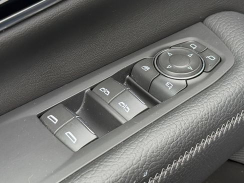 Used 2025 GMC Yukon Denali AWD/4WD image 28
