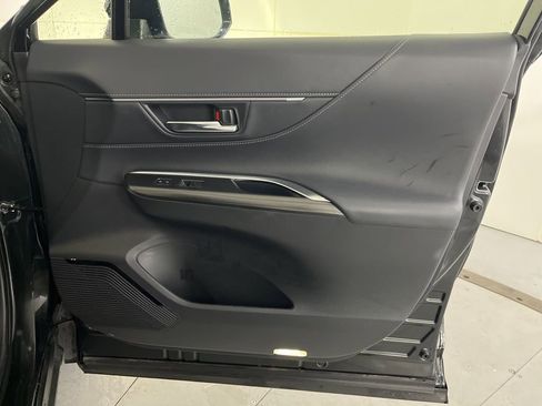 Used 2022 Toyota Venza Limited image 30