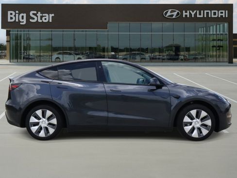 Used 2024 Tesla Model Y Long Range AWD/4WD image 5