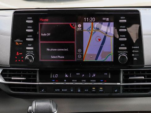 Used 2021 Toyota Sienna XLE w/ XLE Plus Package FWD image 20