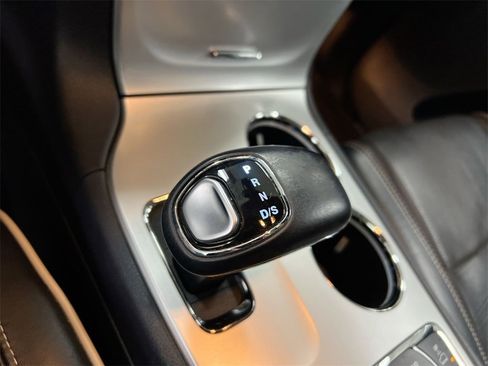 Used 2015 Jeep Grand Cherokee Overland image 18