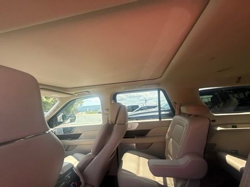 Used 2020 Lincoln Navigator Reserve w/ Equipment Group 208A Reserve AWD/4WD image 10