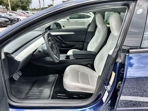 Used 2023 Tesla Model 3 Standard Range RWD image 2