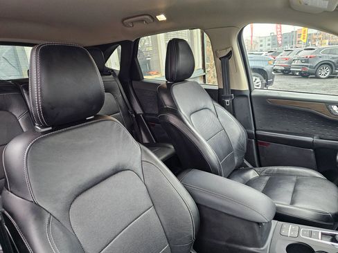 Used 2020 Ford Escape Titanium image 11