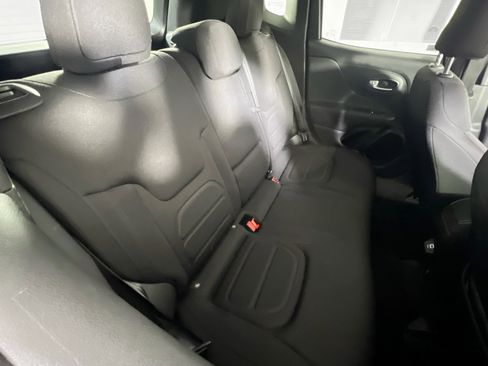 Used 2022 Jeep Renegade Latitude w/ Convenience Group AWD/4WD image 25