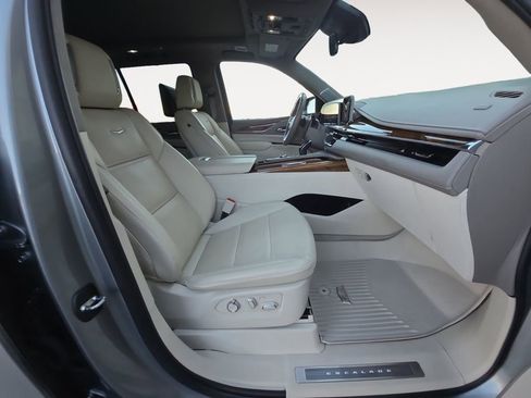 Used 2024 Cadillac Escalade Premium Luxury Platinum AWD/4WD image 15
