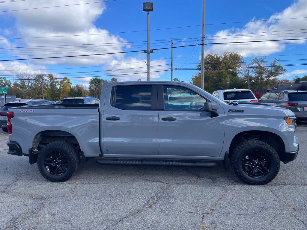 Used 2025 Chevrolet Silverado 1500 Custom Trail Boss w/ LPO, Dark Essentials Package AWD/4WD image 6