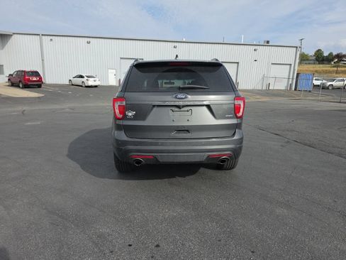 Used 2017 Ford Explorer XLT w/ Equipment Group 202A AWD/4WD image 5