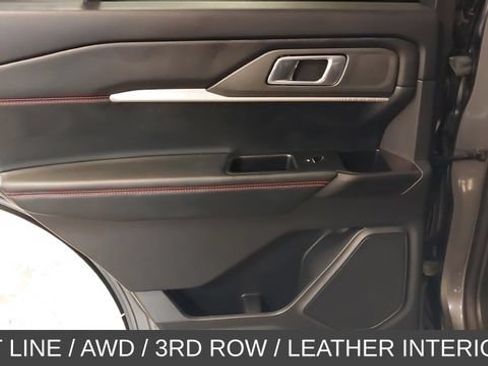 Used 2025 Ford Explorer ST-Line w/ ST-Line Street Pack AWD/4WD image 28