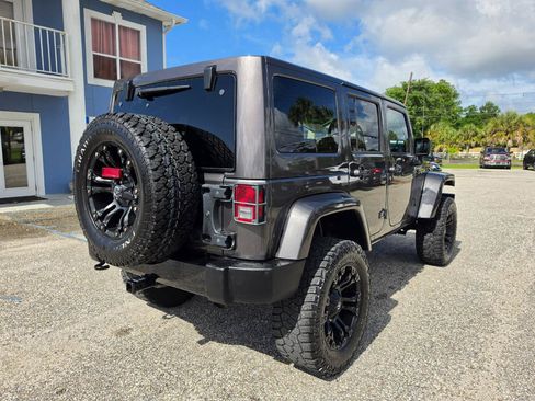 Used 2018 Jeep Wrangler Unlimited Sahara AWD/4WD image 5