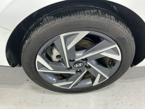 Certified 2025 Hyundai Elantra Sport FWD image 5