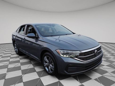 Used 2022 Volkswagen Jetta SE FWD image 3