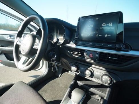 Used 2024 Kia Forte LX image 32