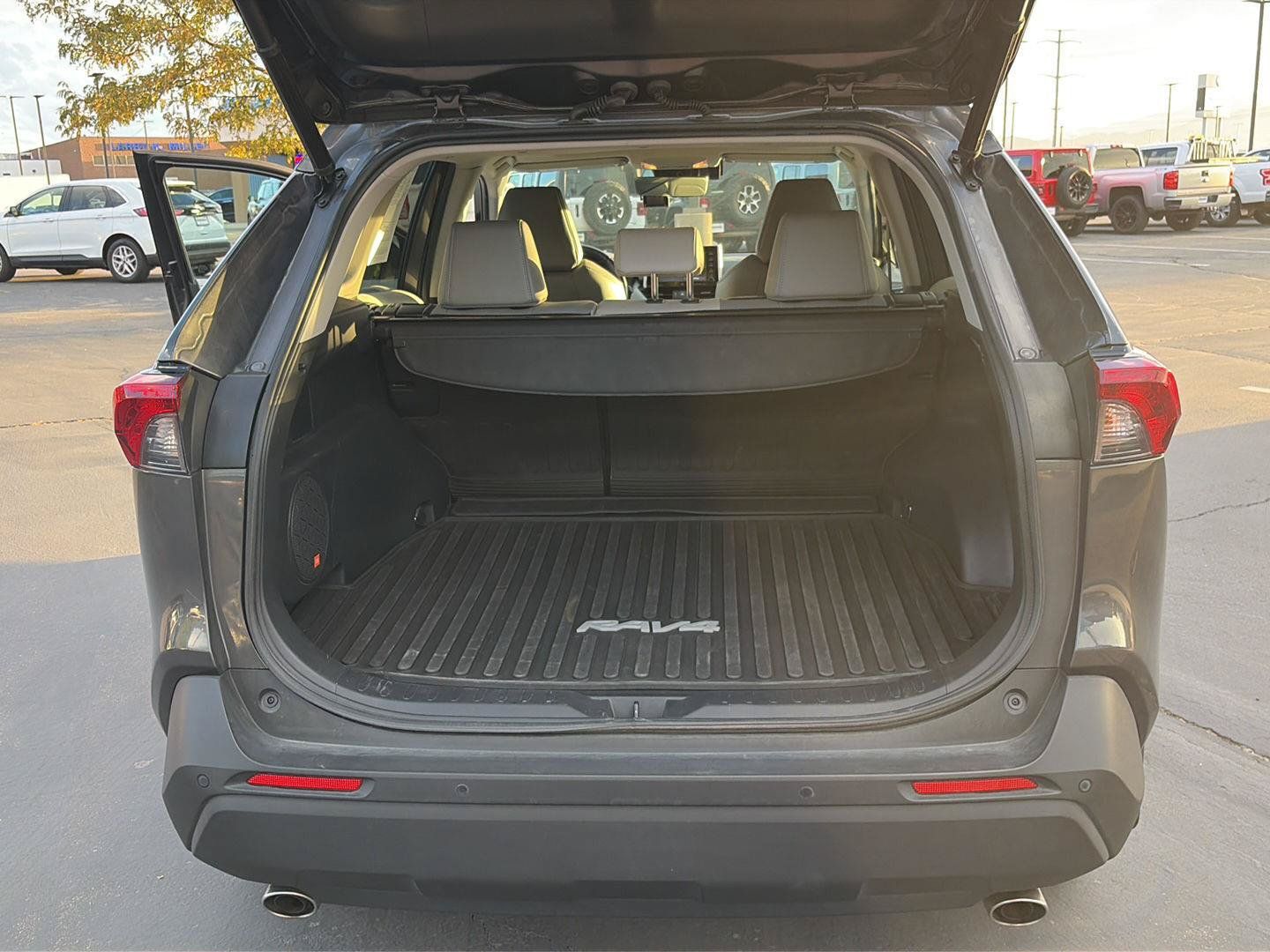 Used 2021 Toyota RAV4 XLE Premium AWD/4WD image 27