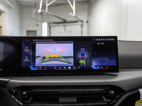 Used 2025 BMW 330i xDrive Sedan w/ Premium Package image 18