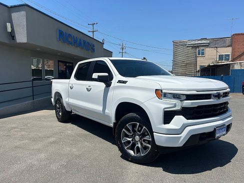 Used 2023 Chevrolet Silverado 1500 LT w/ Z71 Off-Road Package AWD/4WD image 1