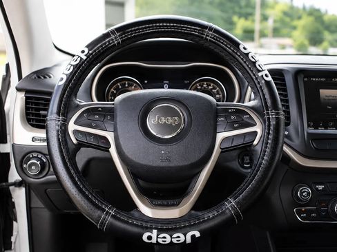 Used 2015 Jeep Cherokee Limited AWD/4WD image 12