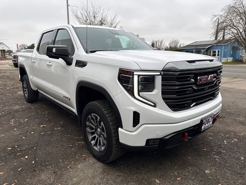 Used 2023 GMC Sierra 1500 AT4 w/ AT4 Preferred Package image 7