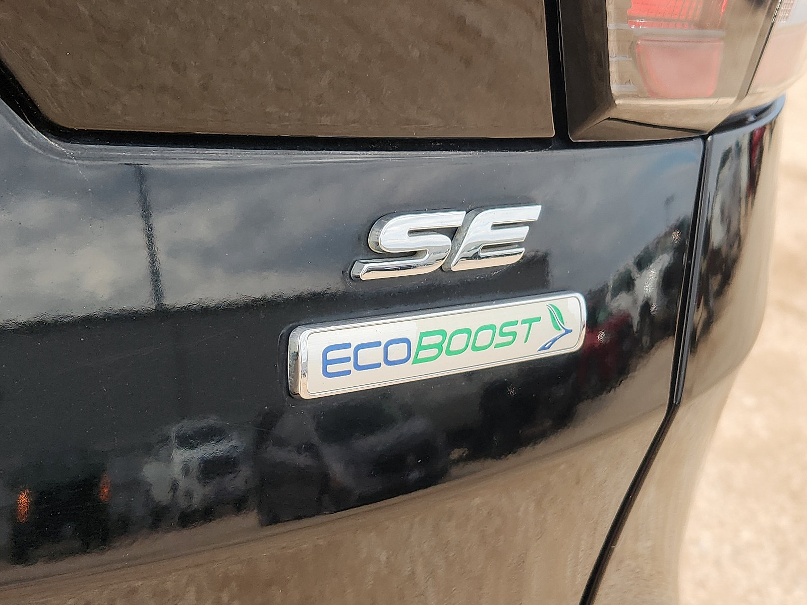 Used 2018 Ford Escape SE w/ SE Sport Appearance Package FWD image 9