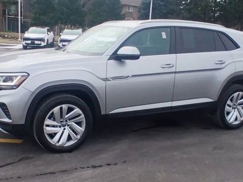 Used 2020 Volkswagen Atlas Cross Sport SE image 7