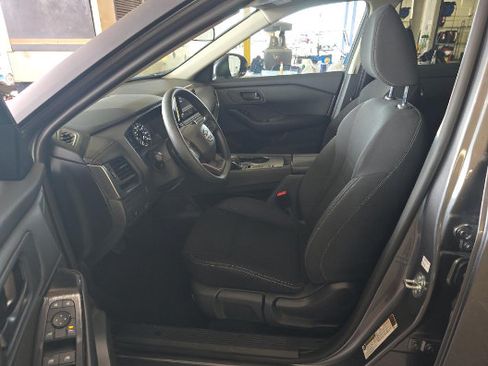 Used 2025 Nissan Rogue S FWD image 9
