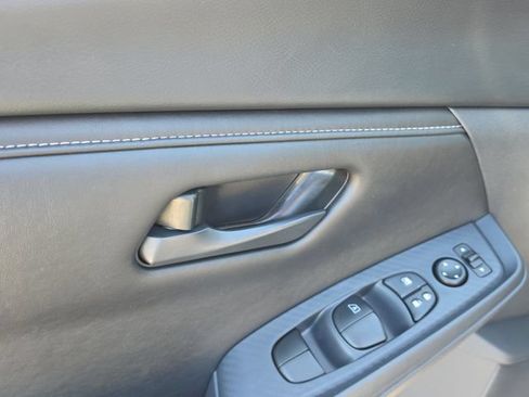 Certified 2025 Nissan Sentra S FWD image 18