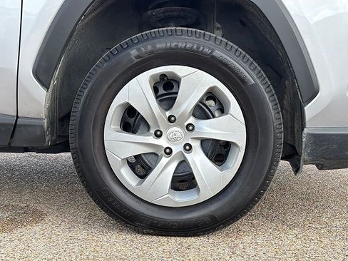 Used 2023 Toyota RAV4 LE FWD image 8