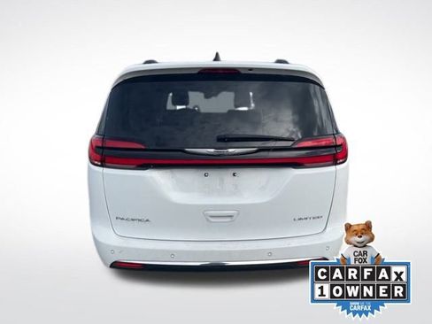 Used 2023 Chrysler Pacifica Limited image 5