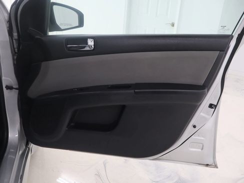 Used 2012 Nissan Sentra 2.0 SR w/ Special Edition Pkg FWD image 19