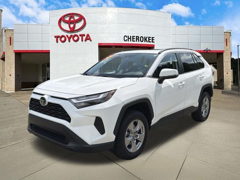 Used 2025 Toyota RAV4 XLE w/ Convenience Package FWD image 1