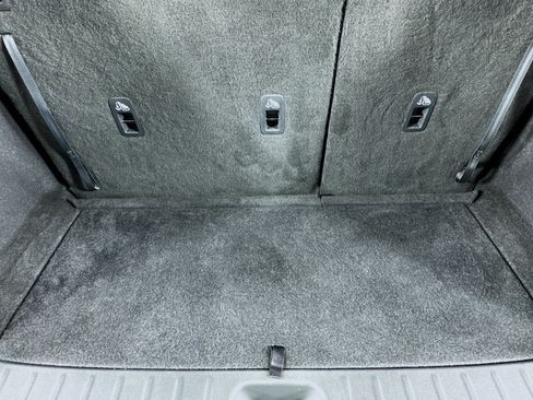 Used 2024 Nissan Pathfinder S FWD image 34