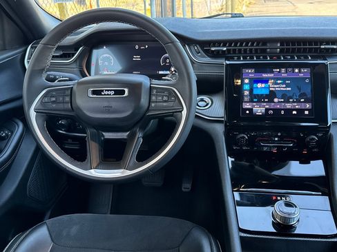 Used 2024 Jeep Grand Cherokee L Laredo image 15