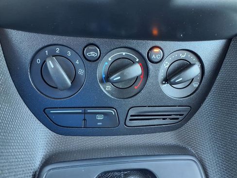 Used 2016 Ford Transit Connect XL image 4